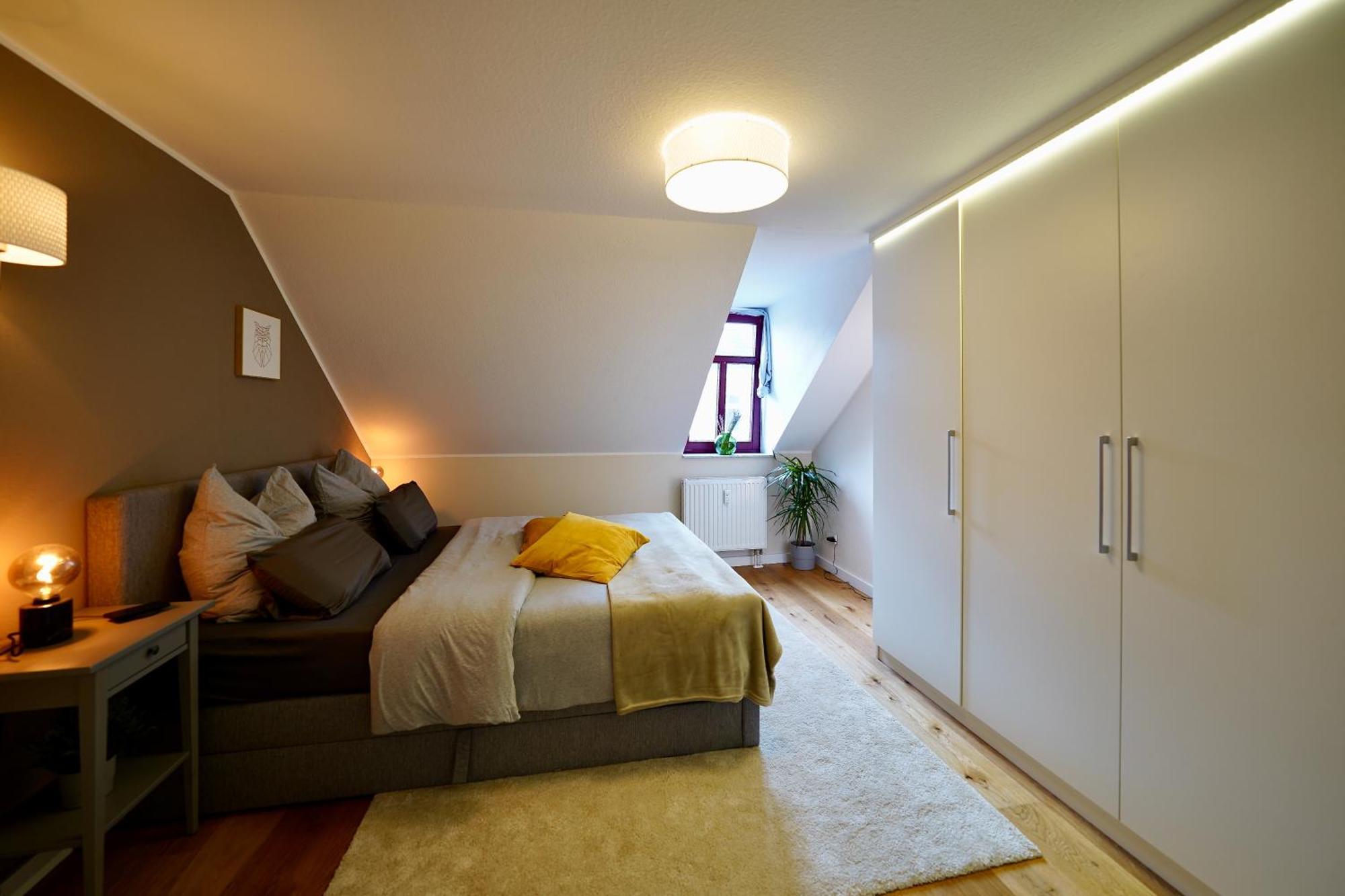 Edler Wohnraum Noble Stadtoase Mit Boxspringbett, Kaffeevollautomat & Parkplatz Цвикау Екстериор снимка