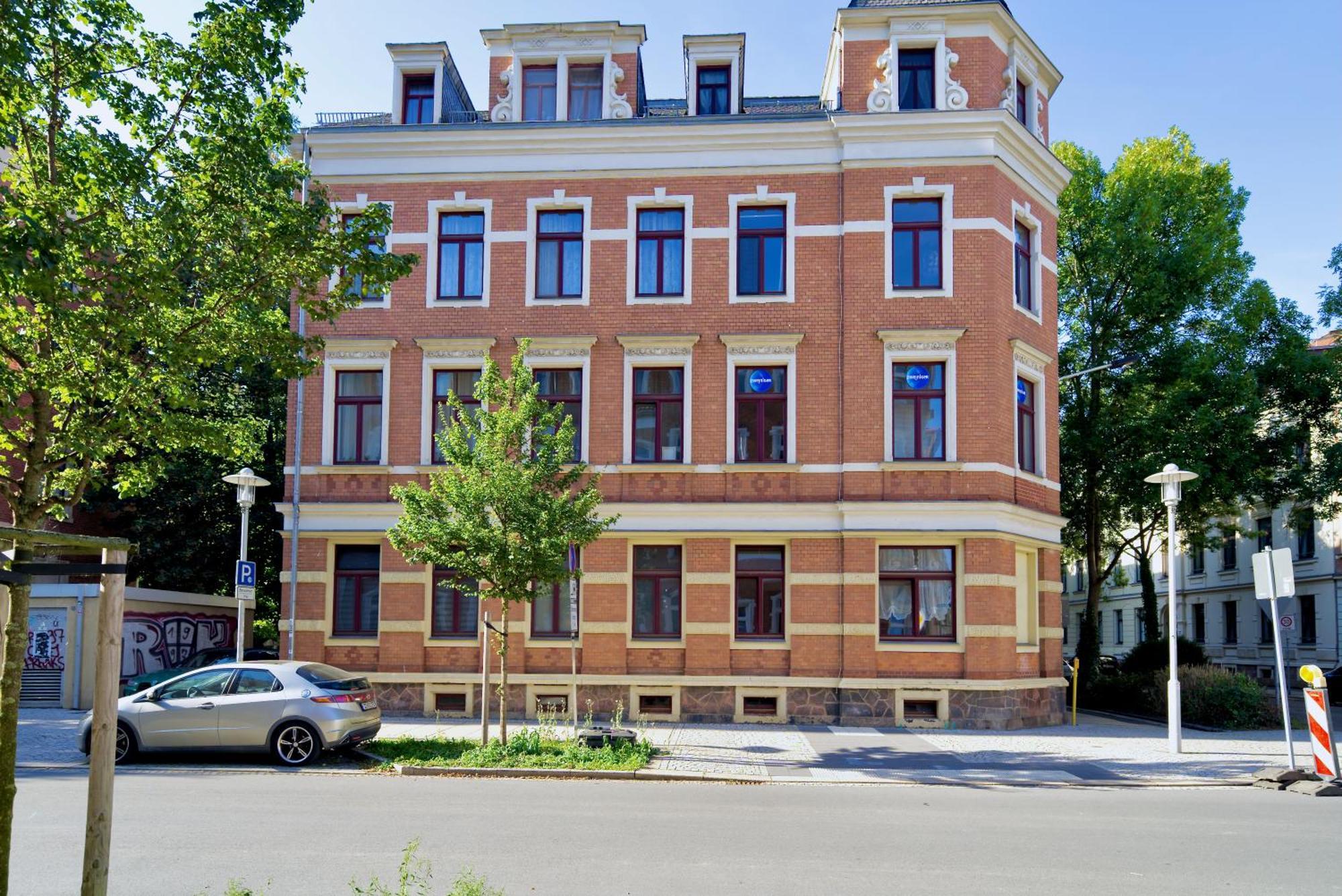 Edler Wohnraum Noble Stadtoase Mit Boxspringbett, Kaffeevollautomat & Parkplatz Цвикау Екстериор снимка