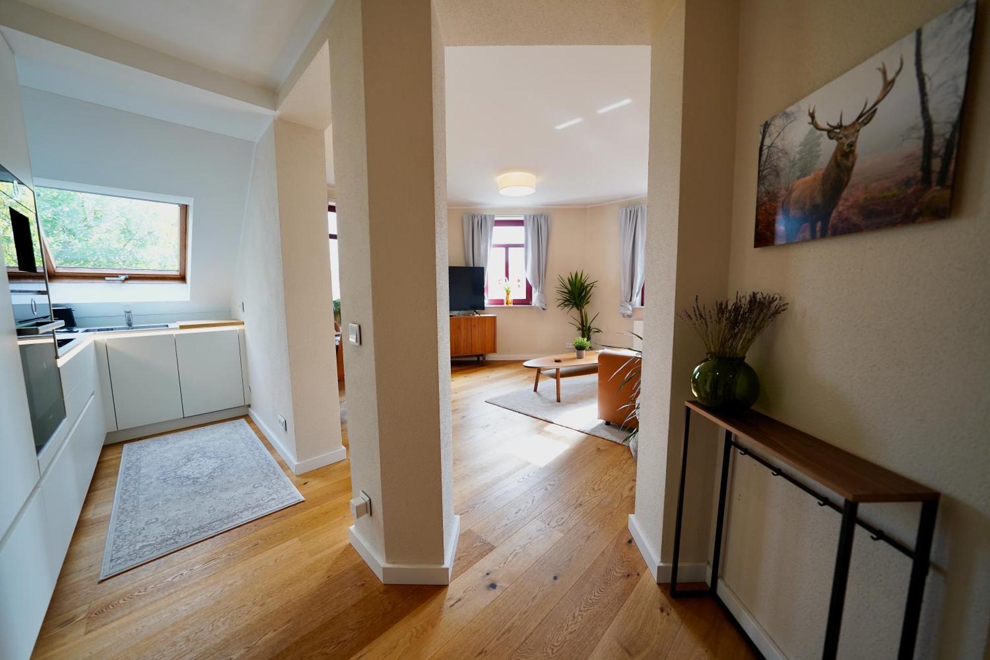 Edler Wohnraum Noble Stadtoase Mit Boxspringbett, Kaffeevollautomat & Parkplatz Цвикау Екстериор снимка